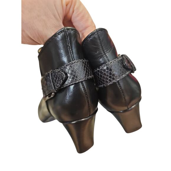 Cole Haan black leather ankle boots sz 6.5 booties - Picture 5 of 5